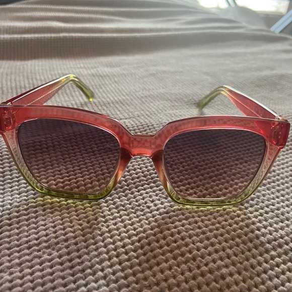Vince Camuto Sunglasses - Picture 3 of 3
